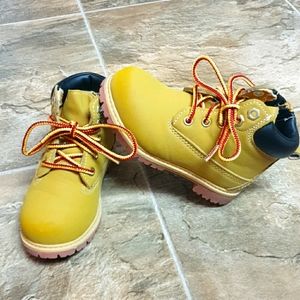 Boys boots